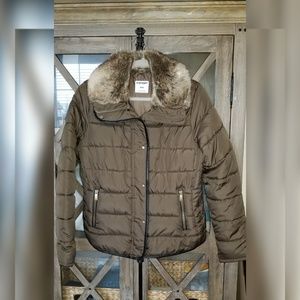 Old Navy puffer Jacket with faux fur collar